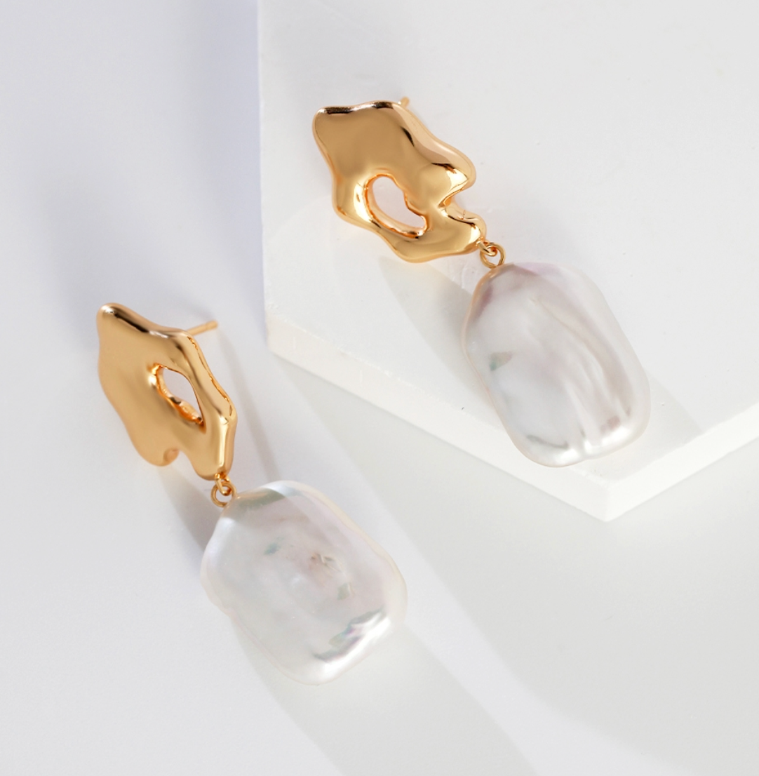 Baroco Style Pearl Earrings